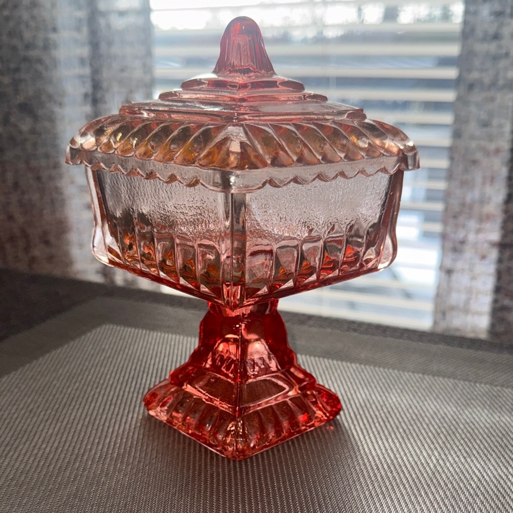 Vintage Jeannette Glass "Wedding Cake Box" pedestal candy dish with lid - Picture 2 of 7